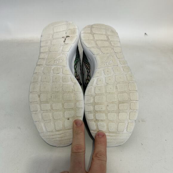 Nike Roshe Run Flyknit WMNS “Multi-Color” - Picture 7 of 8